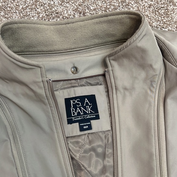 Jos A Bank Lined Trench Overcoat  Mens 46R Travelers Collection beige EUC - Picture 2 of 11